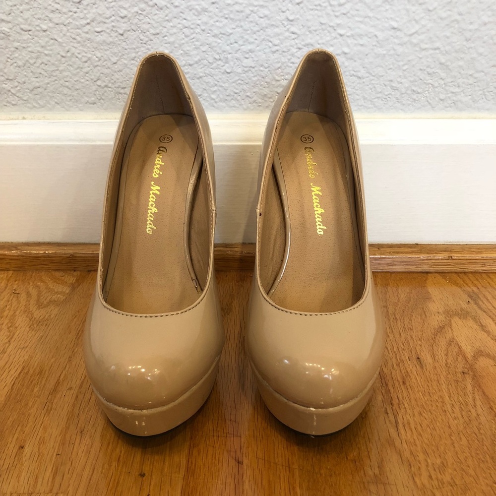 NEW Nude Pumps